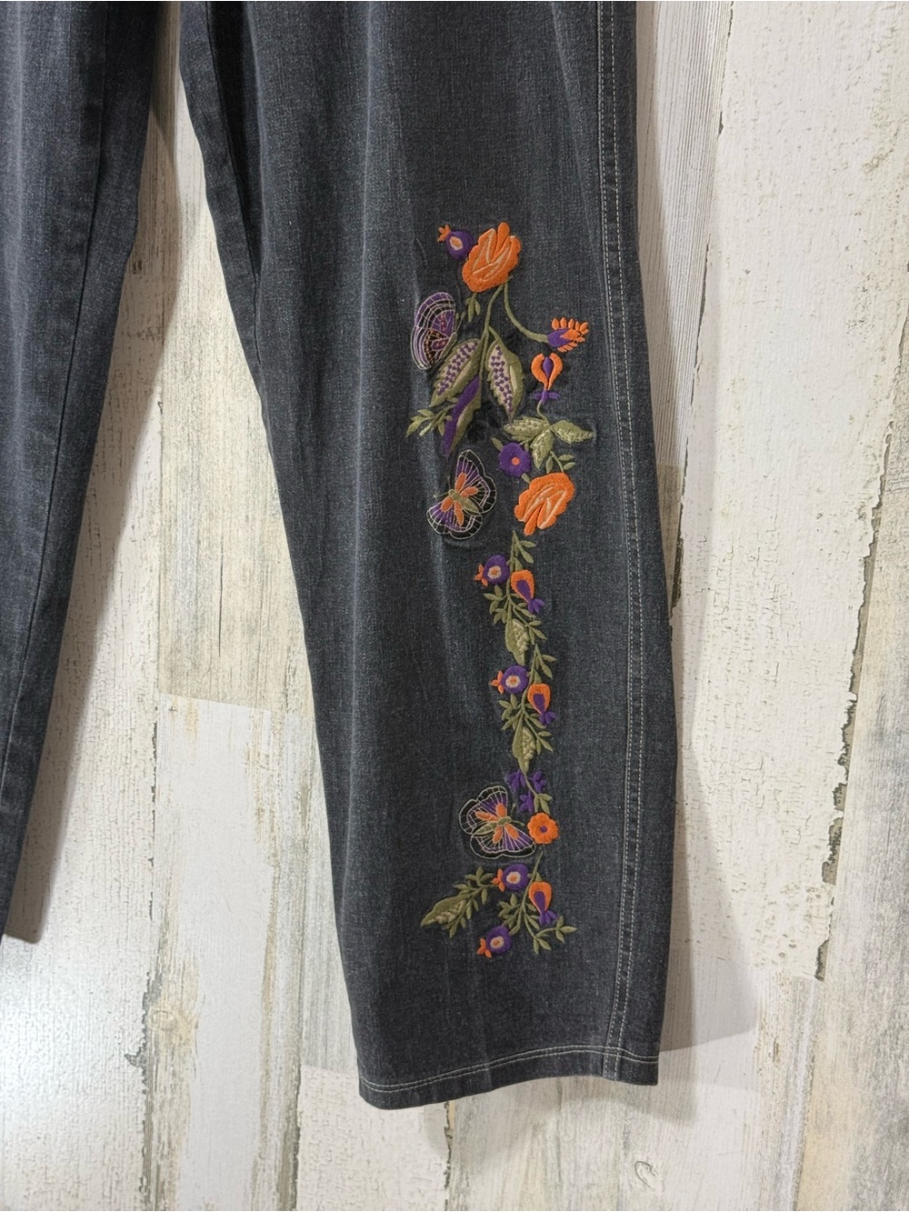 Vintage Black High Rise Loosefit Mom 
Jeans Black with Floral Embroidery - Picture 4 of 13